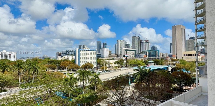 Condominio en Miami, Florida, 2 dormitorios  № 2043784