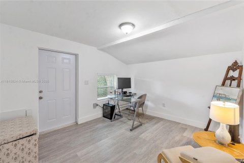 House in Miami, Florida 4 bedrooms, 150.69 sq.m. № 1766582 - photo 27
