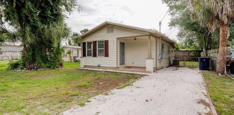 House in Tampa, Florida 2 bedrooms, 76.92 sq.m. № 2237833