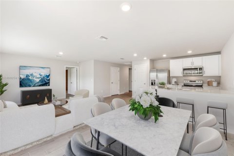 House in LaBelle, Florida 4 bedrooms № 1960080 - photo 3