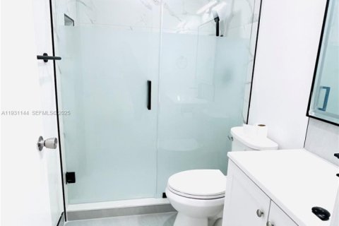 House in Miami, Florida 4 bedrooms, 113.81 sq.m. № 1989791 - photo 20