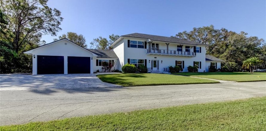 House in Dunedin, Florida 5 bedrooms, 587.98 sq.m. № 1750659