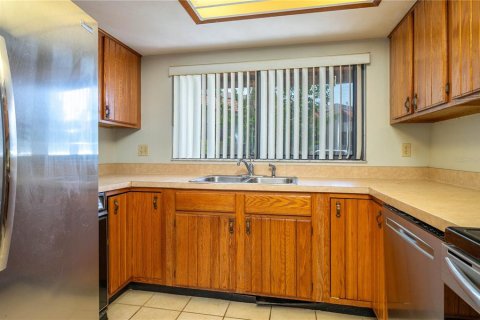 Condo in Lake Wales, Florida, 2 bedrooms  № 1736948 - photo 8