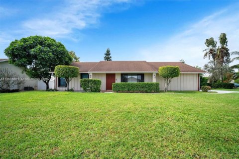 House in Boca Raton, Florida 4 bedrooms, 170.75 sq.m. № 1871937 - photo 1