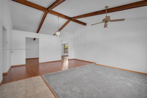 House in Boca Raton, Florida 4 bedrooms, 170.75 sq.m. № 1871937 - photo 3