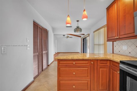 House in Boca Raton, Florida 4 bedrooms, 170.75 sq.m. № 1871937 - photo 8