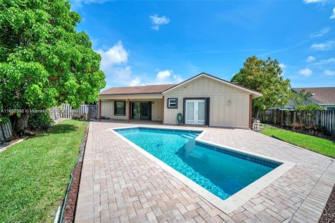 House in Boca Raton, Florida 4 bedrooms, 170.75 sq.m. № 1871937 - photo 14
