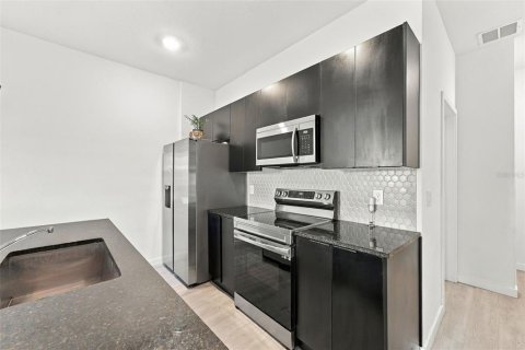 Touwnhouse à vendre à Kissimmee, Floride: 3 chambres, 126.35 m2 № 2425820 - photo 10