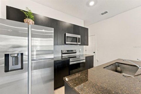 Touwnhouse à vendre à Kissimmee, Floride: 3 chambres, 126.35 m2 № 2425820 - photo 11