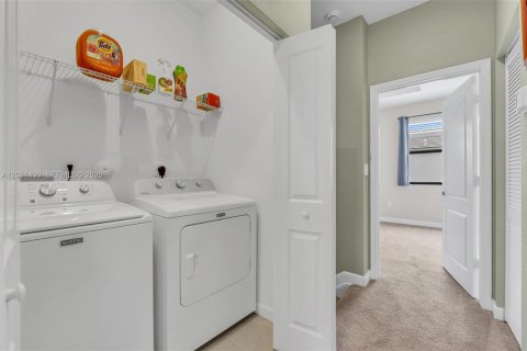 Adosado en alquiler en Miami, Florida, 3 dormitorios, 123.65 m2 № 2084996 - foto 26