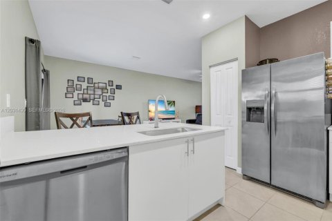 Adosado en alquiler en Miami, Florida, 3 dormitorios, 123.65 m2 № 2084996 - foto 18