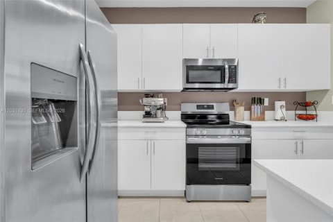 Adosado en alquiler en Miami, Florida, 3 dormitorios, 123.65 m2 № 2084996 - foto 15