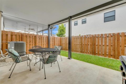 Adosado en alquiler en Miami, Florida, 3 dormitorios, 123.65 m2 № 2084996 - foto 23