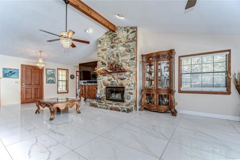 House in Dade City, Florida 3 bedrooms, 237.64 sq.m. № 1517087 - photo 8