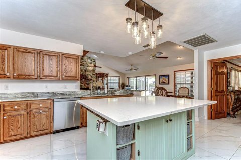 House in Dade City, Florida 3 bedrooms, 237.64 sq.m. № 1517087 - photo 12