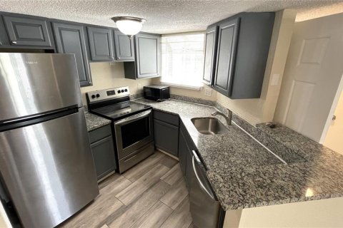 Condominio en alquiler en Orlando, Florida, 2 dormitorios, 80.27 m2 № 1906838 - foto 1