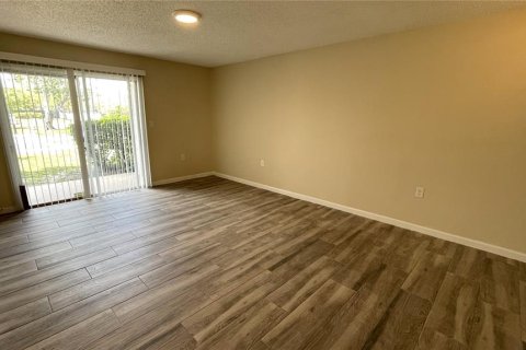 Condominio en alquiler en Orlando, Florida, 2 dormitorios, 80.27 m2 № 1906838 - foto 3