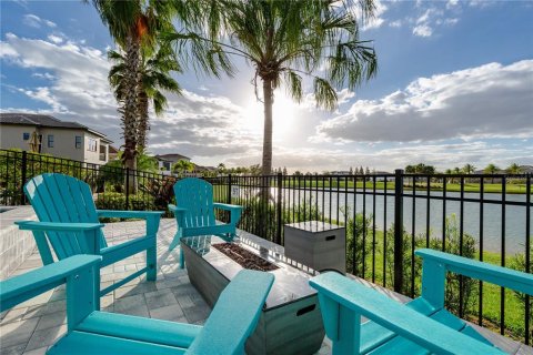 House in Four Corners, Florida 6 bedrooms, 318.47 sq.m. № 1777275 - photo 4