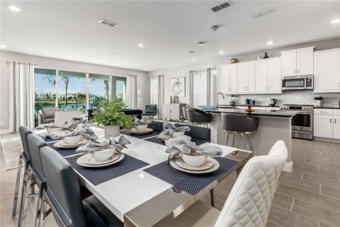 House in Four Corners, Florida 6 bedrooms, 318.47 sq.m. № 1777275 - photo 15