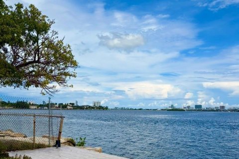 Land in Miami, Florida № 2381698 - photo 2