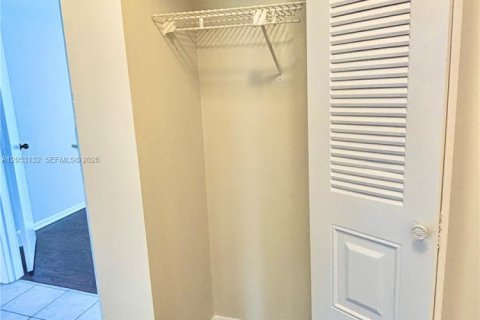 Condo in Coral Springs, Florida, 2 bedrooms  № 2263056 - photo 9