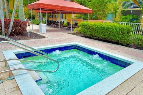 Condo in Coral Springs, Florida, 2 bedrooms  № 2263056 - photo 2