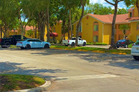 Condo in Coral Springs, Florida, 2 bedrooms  № 2263056 - photo 4