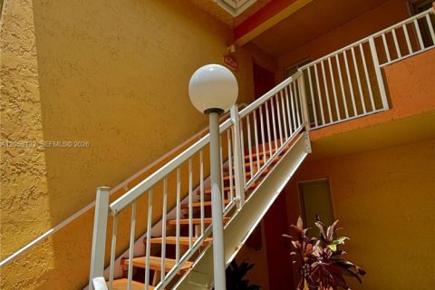Condo in Coral Springs, Florida, 2 bedrooms  № 2263056 - photo 6