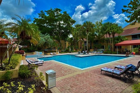 Condo in Coral Springs, Florida, 2 bedrooms  № 2263056 - photo 3