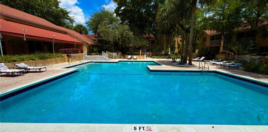 Condo in Coral Springs, Florida, 2 bedrooms  № 2263056