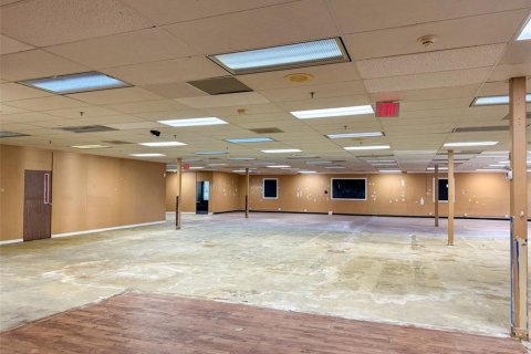 Immobilier commercial à louer à Gainesville, Floride № 2128584 - photo 5