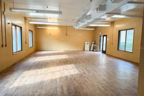 Immobilier commercial à louer à Gainesville, Floride № 2128584 - photo 6