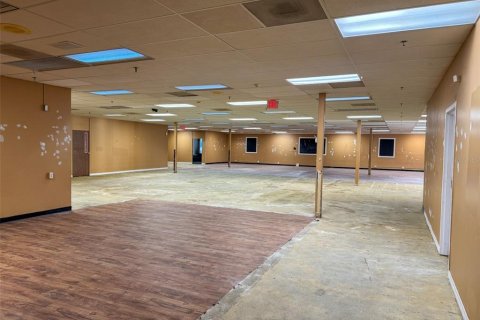 Immobilier commercial à louer à Gainesville, Floride № 2128584 - photo 4