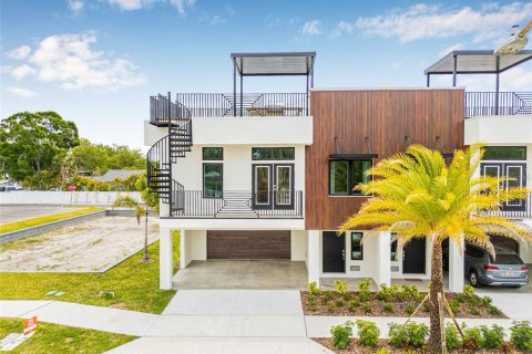 Adosado en venta en Saint Petersburg, Florida, 3 dormitorios, 183.57 m2 № 1555100 - foto 2
