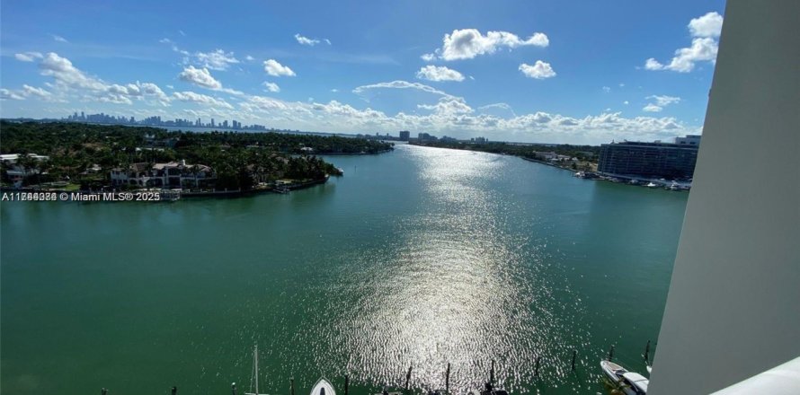 Condominio en Miami Beach, Florida, 1 dormitorio № 1739683