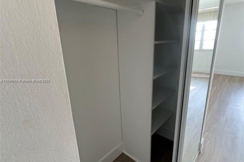 Condominio en venta en Miami Beach, Florida, 1 dormitorio, 84.54 m2 № 1739683 - foto 17