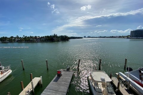 Condominio en venta en Miami Beach, Florida, 1 dormitorio, 84.54 m2 № 1739683 - foto 24