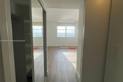 Condominio en venta en Miami Beach, Florida, 1 dormitorio, 84.54 m2 № 1739683 - foto 13