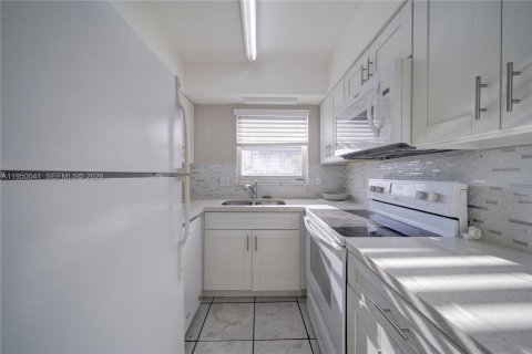 Appartement à louer à Fort Lauderdale, Floride: 1 chambre, 88.26 m2 № 2079448 - photo 8