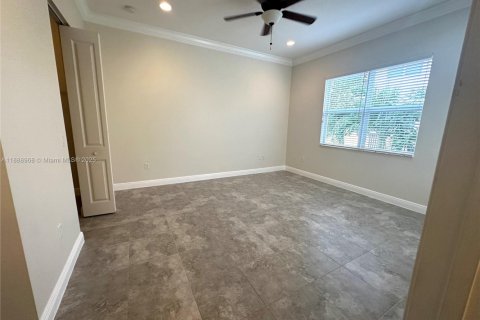 Снять в аренду таунхаус в Пемброк-Пайнс, Флорида 3 спальни, 161.09м2, № 1941434 - фото 11