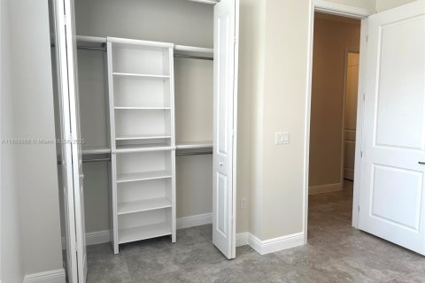 Снять в аренду таунхаус в Пемброк-Пайнс, Флорида 3 спальни, 161.09м2, № 1941434 - фото 20