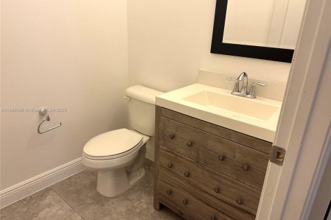 Снять в аренду таунхаус в Пемброк-Пайнс, Флорида 3 спальни, 161.09м2, № 1941434 - фото 5