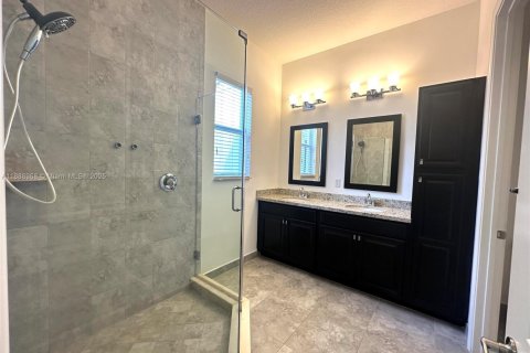 Снять в аренду таунхаус в Пемброк-Пайнс, Флорида 3 спальни, 161.09м2, № 1941434 - фото 13