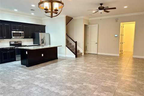 Снять в аренду таунхаус в Пемброк-Пайнс, Флорида 3 спальни, 161.09м2, № 1941434 - фото 6