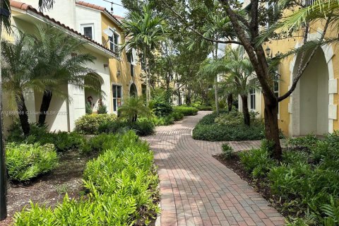 Снять в аренду таунхаус в Пемброк-Пайнс, Флорида 3 спальни, 161.09м2, № 1941434 - фото 30