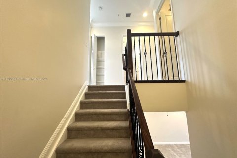 Снять в аренду таунхаус в Пемброк-Пайнс, Флорида 3 спальни, 161.09м2, № 1941434 - фото 8