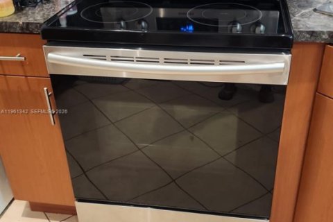 Снять в аренду виллу или дом в Майами, Флорида 2 спальни, 104.14м2, № 2023224 - фото 6