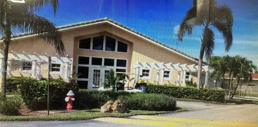 Дом в Майами, Флорида 2 спальни, 104.14м2 № 2023224