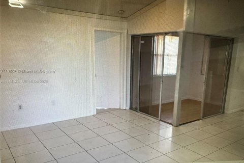 Снять в аренду виллу или дом в Майами, Флорида 2 спальни, 104.14м2, № 2023224 - фото 4