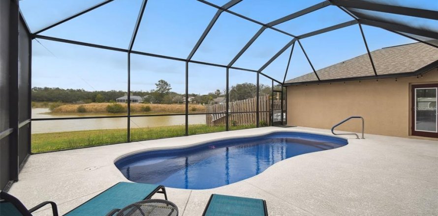 House in Hudson, Florida 4 bedrooms, 266.82 sq.m. № 1720138